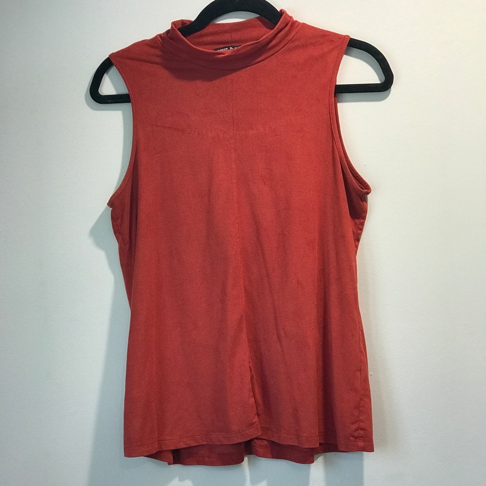 Cable & gauge tank with turtle neck